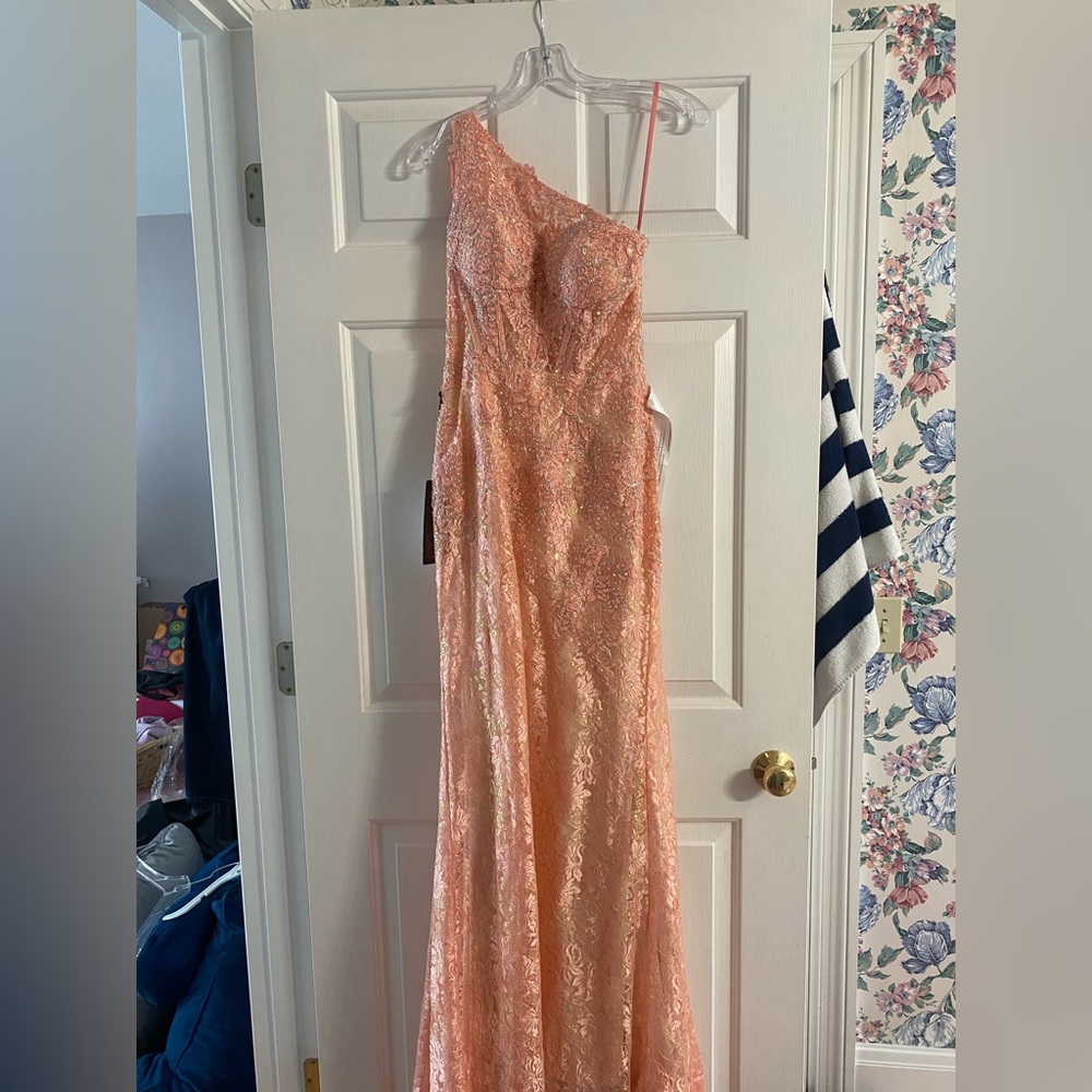 Mac Duggal one shoulder mermaid gown in coral. Size 2